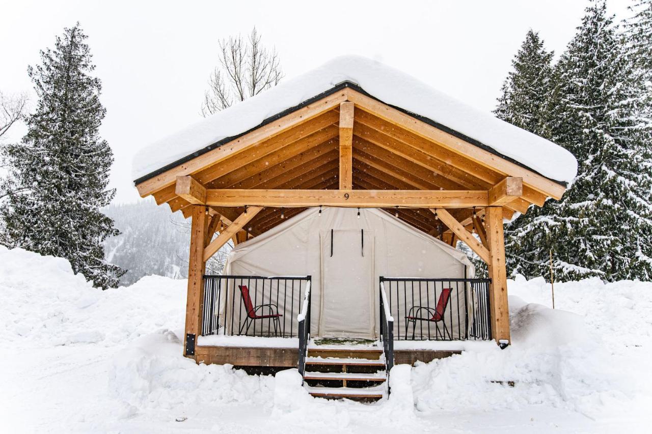 Boulder Mountain Resort Revelstoke Exterior photo