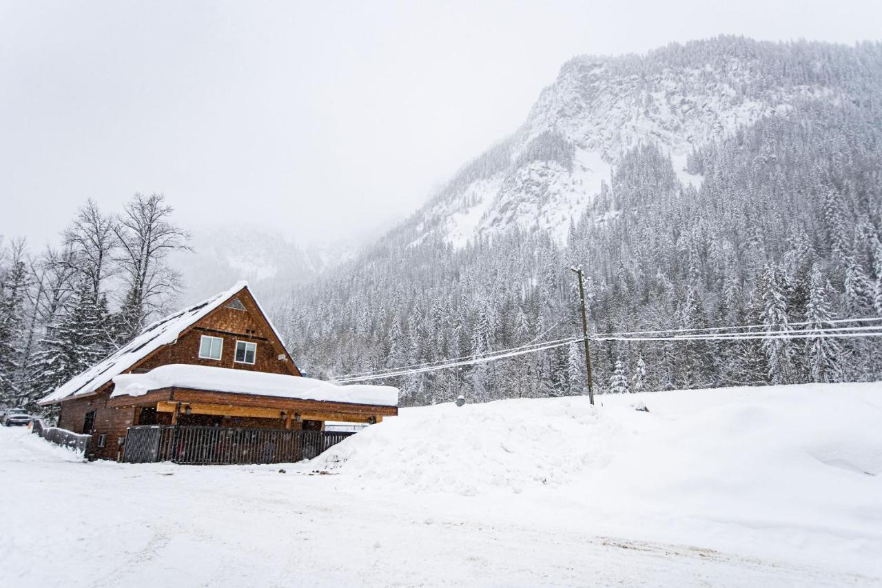 Boulder Mountain Resort Revelstoke Exterior photo